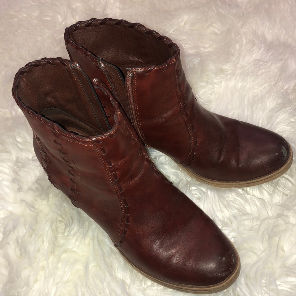 Heeled booties